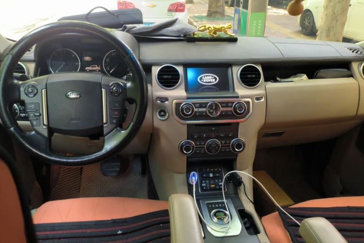 Used Land Rover Discovery 2013 3.0 SDV6 HSE Diesel Edition Center Console