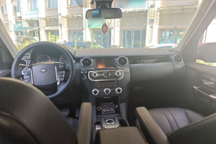 Used Land Rover Discovery 2013 3.0 SDV6 HSE Diesel Edition Center Console