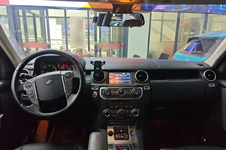 Used Land Rover Discovery 2013 3.0 SDV6 HSE Diesel Edition Center Console