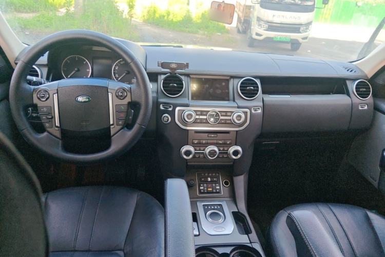 Used Land Rover Discovery 2013 3.0 SDV6 HSE Diesel Edition Center Console