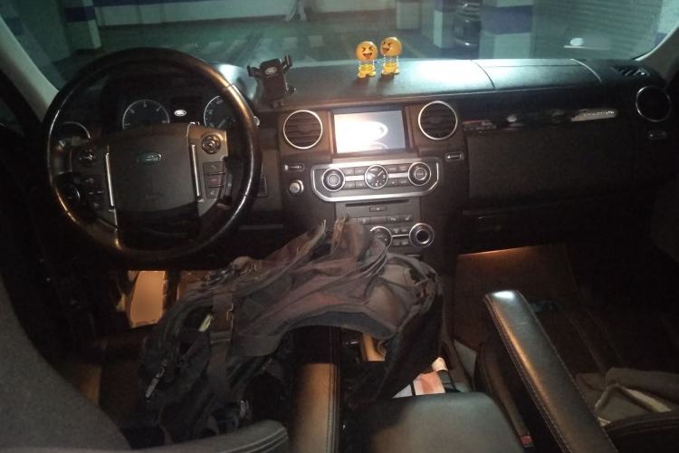 Used Land Rover Discovery 2013 3.0 SDV6 HSE Diesel Edition Center Console