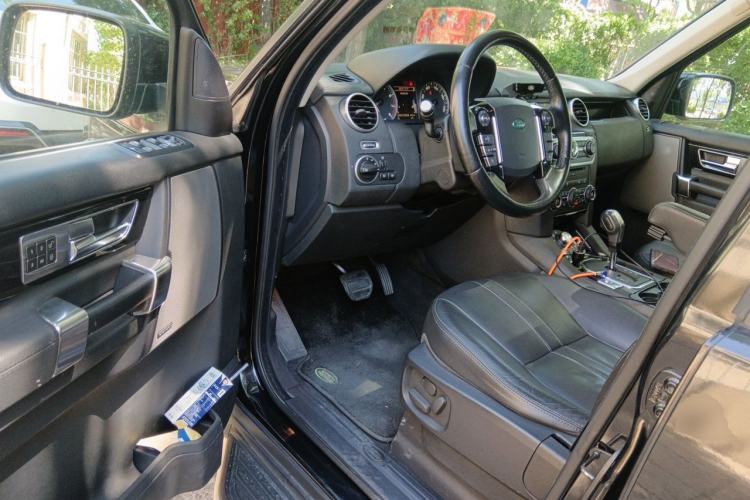 Used Land Rover Discovery 2013 5.0 V8 SE model Driver Seat