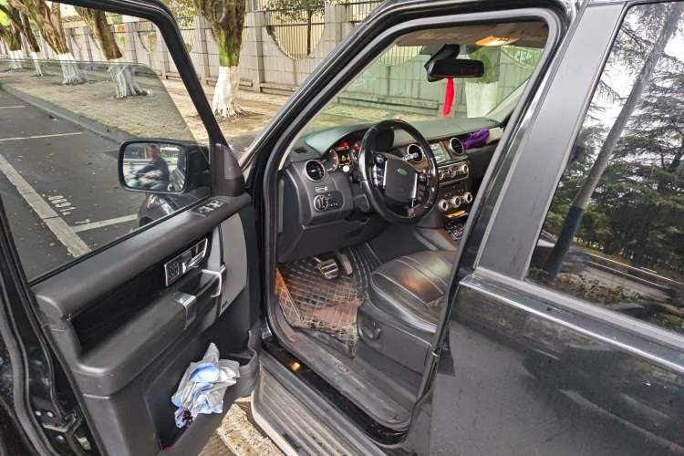 Used Land Rover Discovery 2013 3.0 SDV6 HSE Diesel Edition Driver Seat