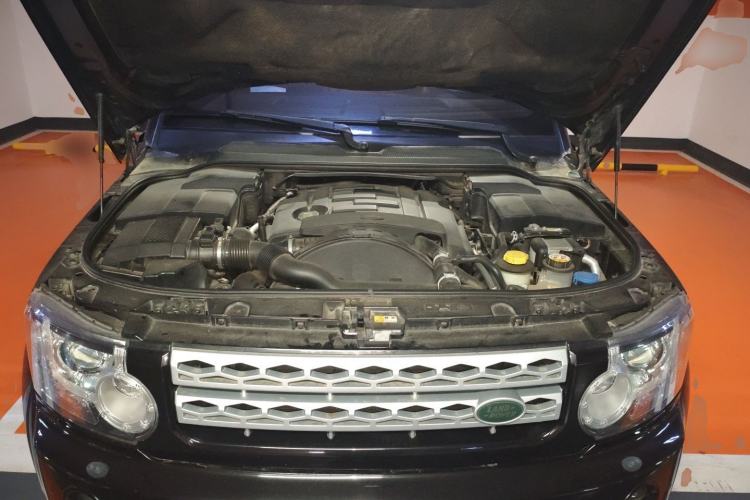 Used Land Rover Discovery 2013 3.0 SDV6 HSE Diesel Edition Engine Bay