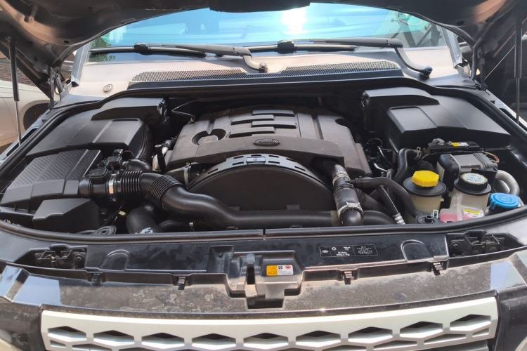 Used Land Rover Discovery  Engine Bay
