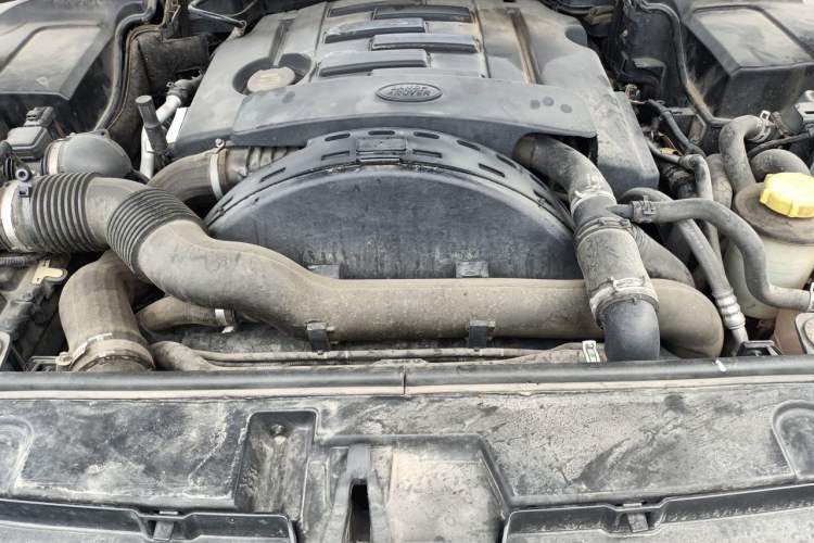 Used Land Rover Discovery 2013 3.0 SDV6 HSE Diesel Edition Engine Bay