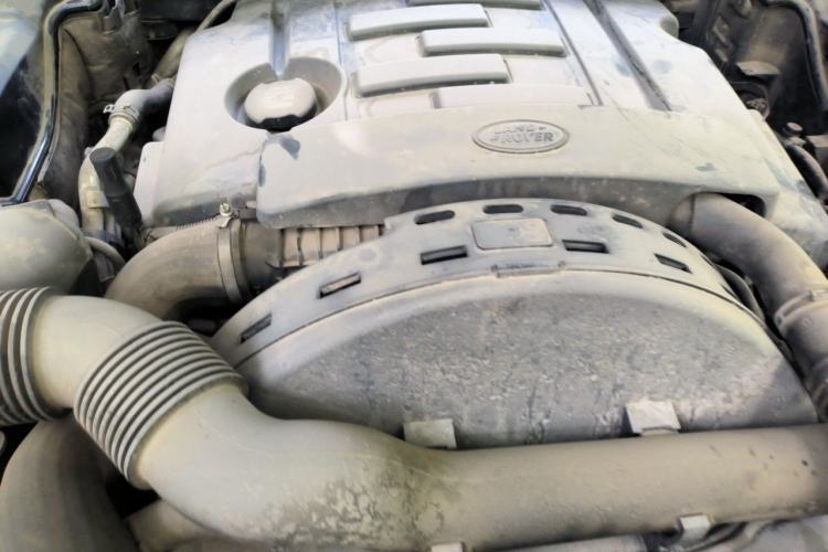 Used Land Rover Discovery 2013 3.0 SDV6 HSE Diesel Edition Engine Bay