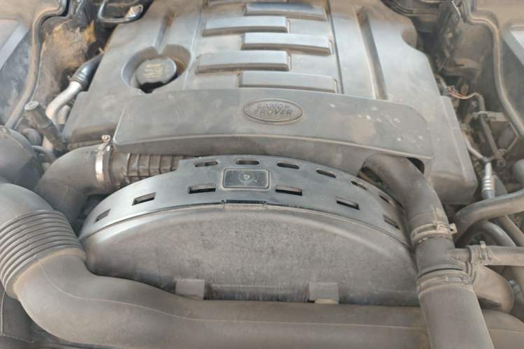 Used Land Rover Discovery 2013 3.0 SDV6 HSE Diesel Edition Engine Bay
