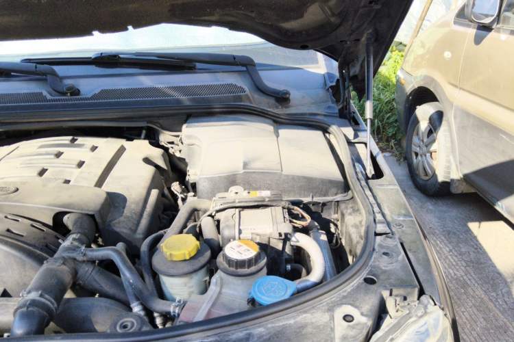 Used Land Rover Discovery 2013 3.0 SDV6 HSE Diesel Edition Engine Bay Left
