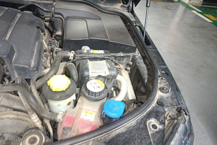 Used Land Rover Discovery 2013 3.0 SDV6 Prestige Black Limited Edition Engine Bay Left