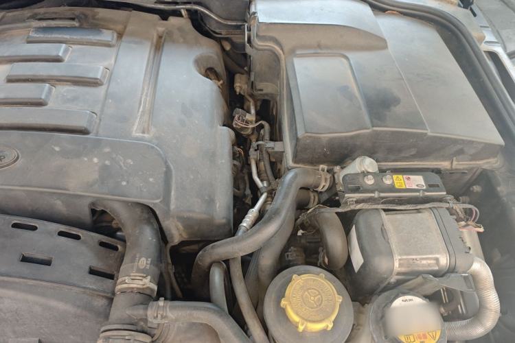 Used Land Rover Discovery 2013 3.0 SDV6 HSE Diesel Edition Engine Bay Left