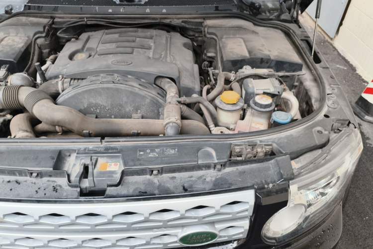 Used Land Rover Discovery 2013 3.0 SDV6 HSE Diesel Edition Engine Bay Left