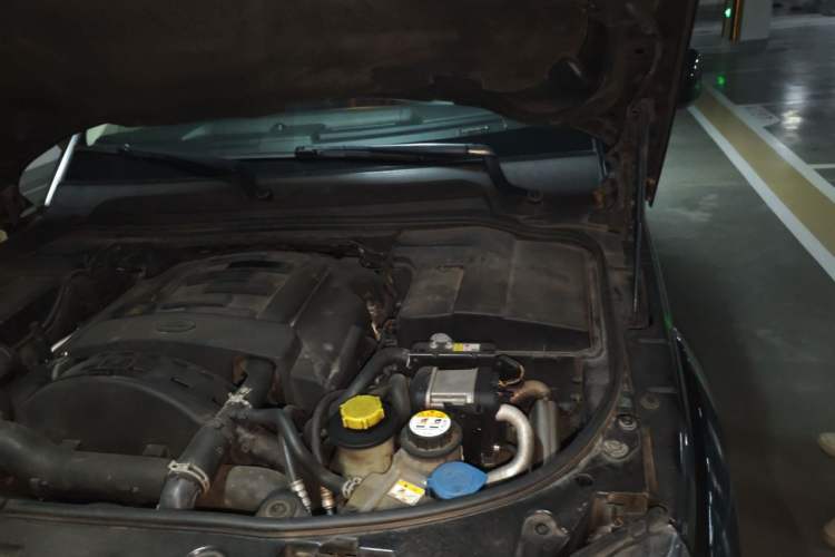 Used Land Rover Discovery 2013 3.0 SDV6 HSE Diesel Edition Engine Bay Left
