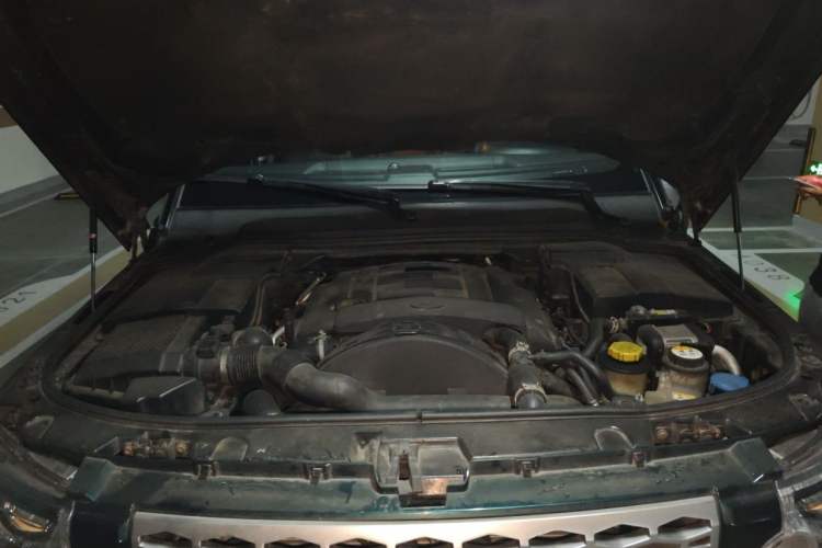 Used Land Rover Discovery 2013 3.0 SDV6 HSE Diesel Edition Engine Bay