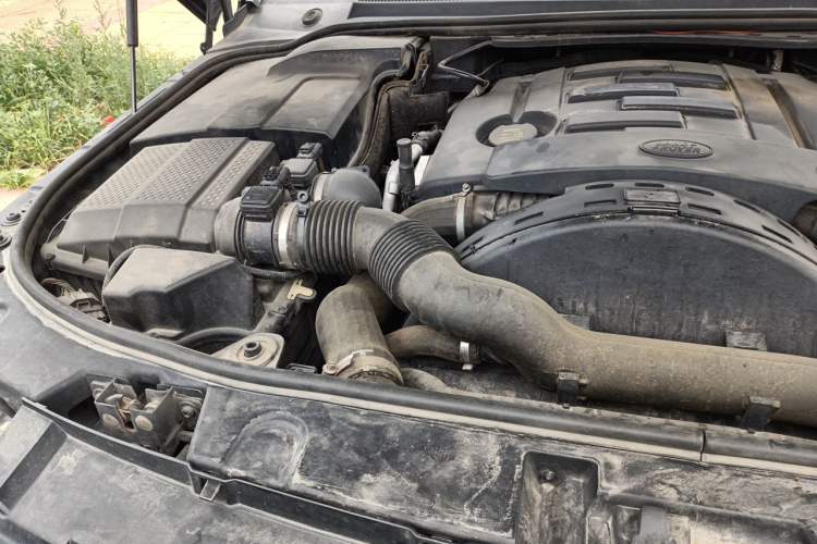 Used Land Rover Discovery 2013 3.0 SDV6 HSE Diesel Edition Engine Bay Right