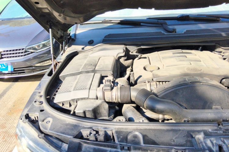 Used Land Rover Discovery 2013 3.0 SDV6 HSE Diesel Edition Engine Bay Right