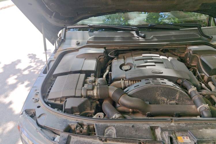 Used Land Rover Discovery 2013 3.0 SDV6 HSE Diesel Edition Engine Bay Right
