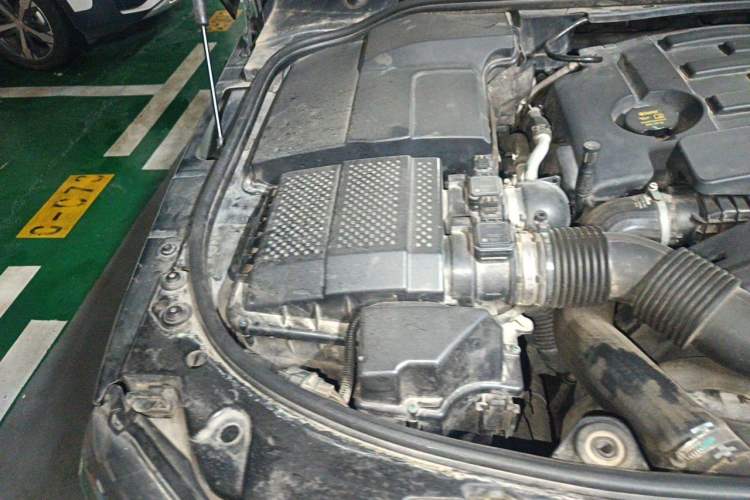 Used Land Rover Discovery 2013 3.0 SDV6 Prestige Black Limited Edition Engine Bay Right