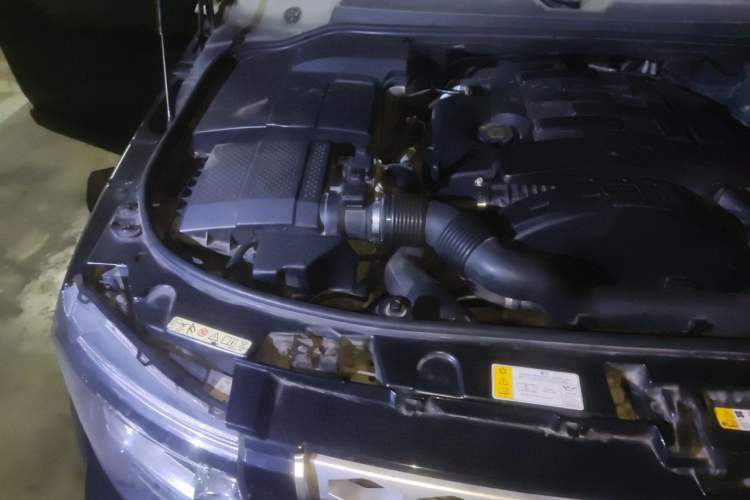 Used Land Rover Discovery 2013 3.0 SDV6 HSE Diesel Edition Engine Bay Right