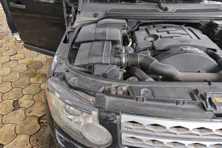 Used Land Rover Discovery 2013 3.0 SDV6 HSE Diesel Edition Engine Bay Right
