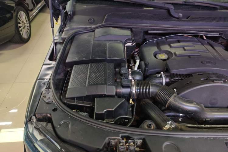 Used Land Rover Discovery 2013 3.0 SDV6 HSE Diesel Edition Engine Bay Right