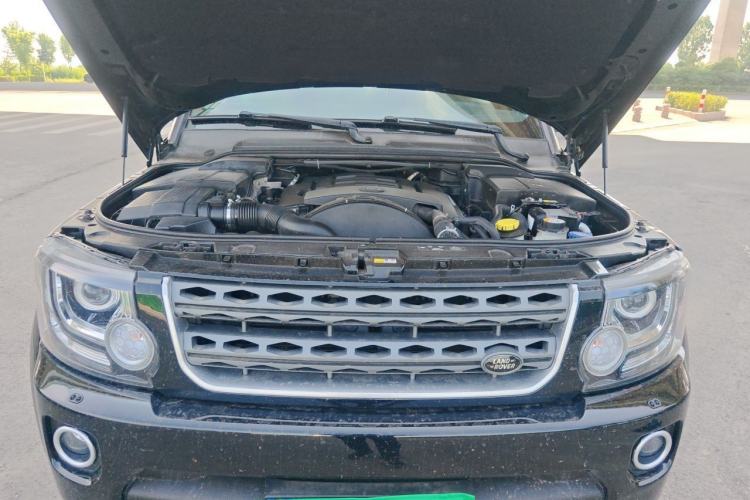 Used Land Rover Discovery 2013 3.0 SDV6 HSE Diesel Edition Engine Bay