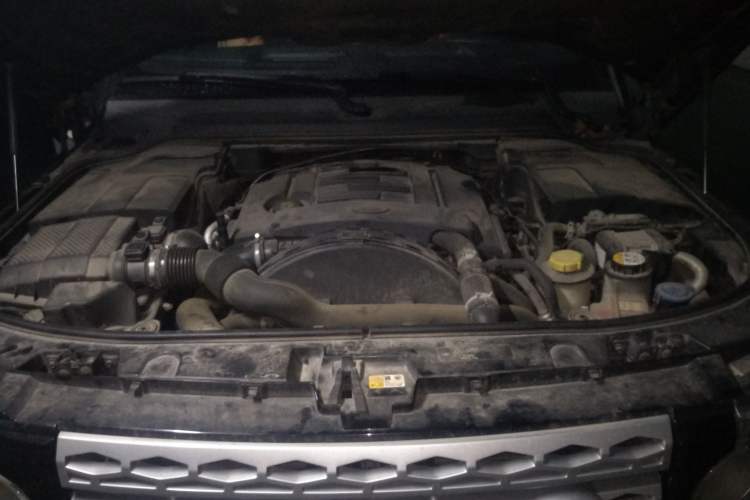 Used Land Rover Discovery 2013 3.0 SDV6 HSE Diesel Edition Engine Bay