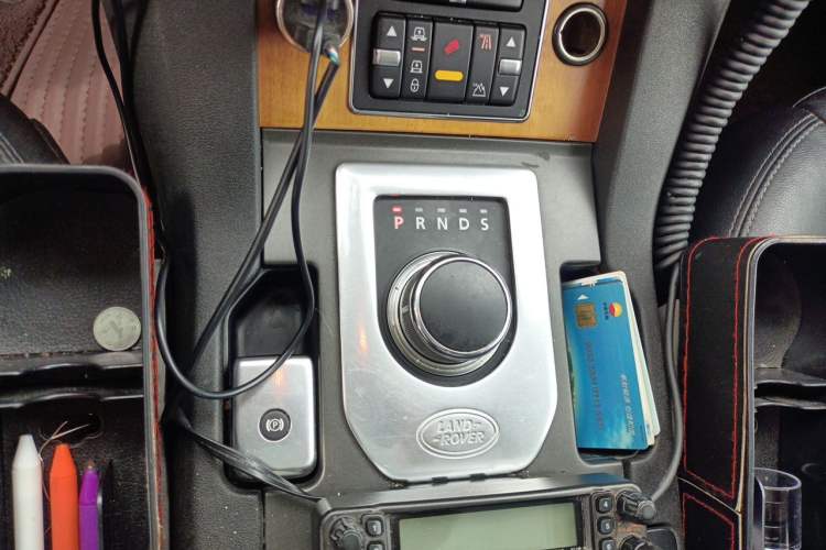 Used Land Rover Discovery 2013 3.0 SDV6 HSE Diesel Edition Gear Lever