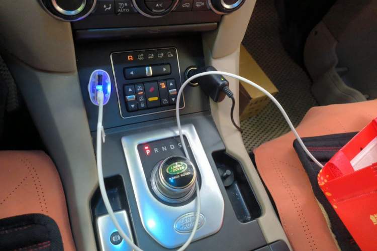 Used Land Rover Discovery 2013 3.0 SDV6 HSE Diesel Edition Gear Lever
