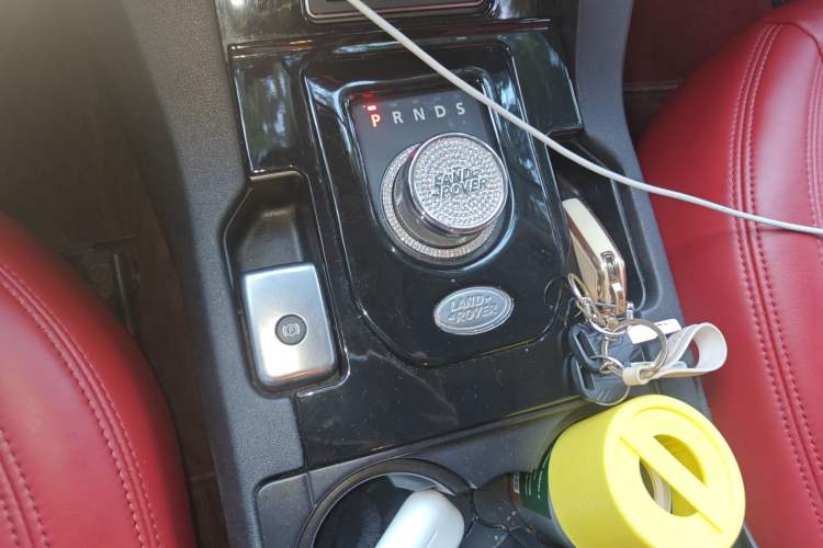 Used Land Rover Discovery 2013 3.0 SDV6 HSE Diesel Edition Gear Lever
