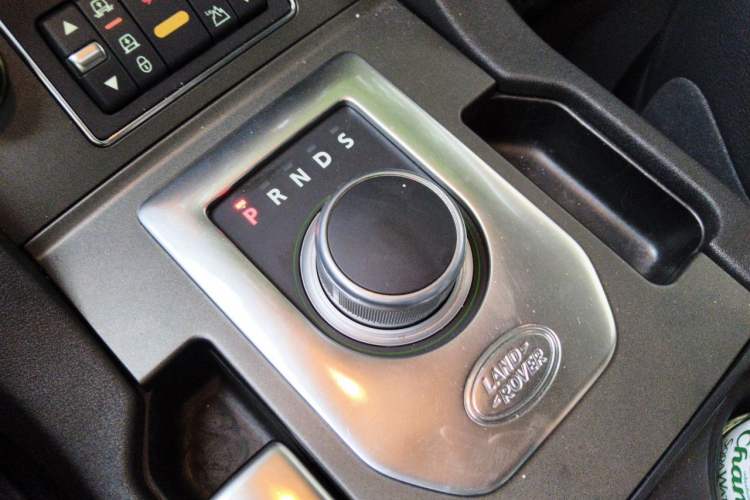 Used Land Rover Discovery 2013 3.0 SDV6 HSE Diesel Edition Gear Lever