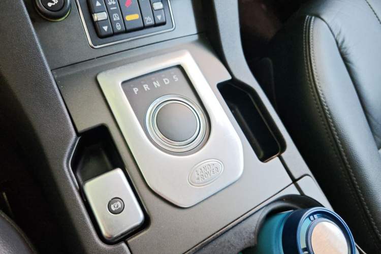 Used Land Rover Discovery 2013 3.0 SDV6 HSE Diesel Edition Gear Lever