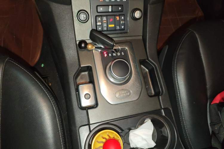 Used Land Rover Discovery 2013 3.0 SDV6 HSE Diesel Edition Gear Lever