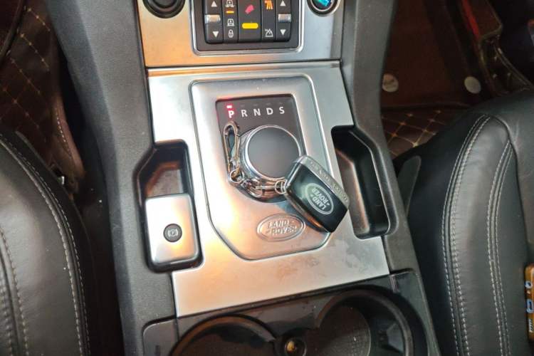 Used Land Rover Discovery 2013 3.0 SDV6 HSE Diesel Edition Gear Lever
