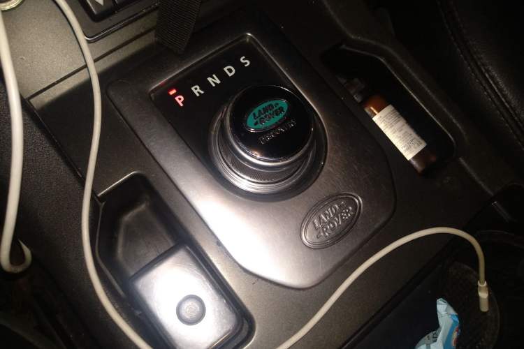 Used Land Rover Discovery 2013 3.0 SDV6 HSE Diesel Edition Gear Lever