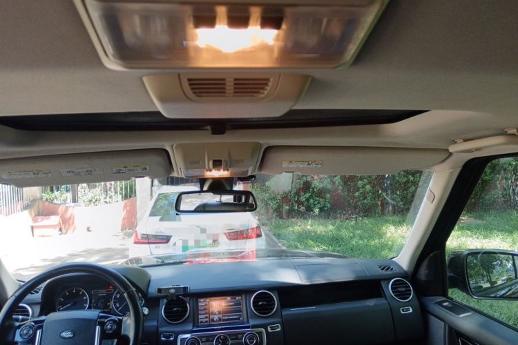 Used Land Rover Discovery 2013 5.0 V8 SE model Headliner