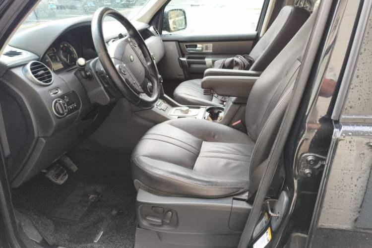Used Land Rover Discovery 2013 3.0 SDV6 HSE Diesel Edition Left Front Seat