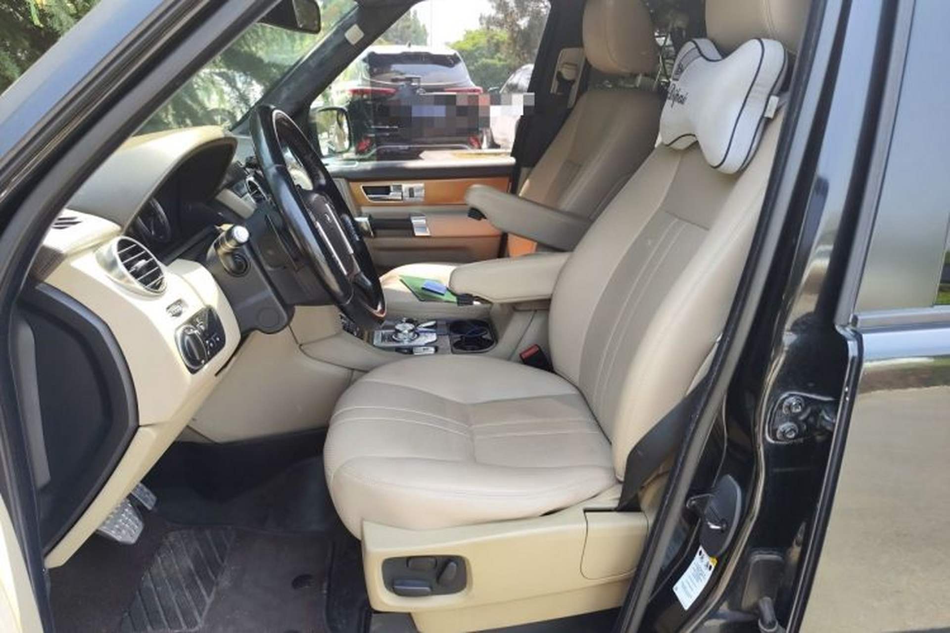 Used Land Rover Discovery 2013 3.0 SDV6 HSE Diesel Edition Left Front Seat