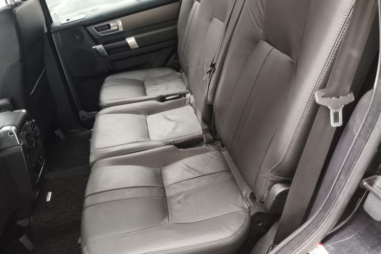 Used Land Rover Discovery 2013 3.0 SDV6 HSE Diesel Edition Left Rear Seat
