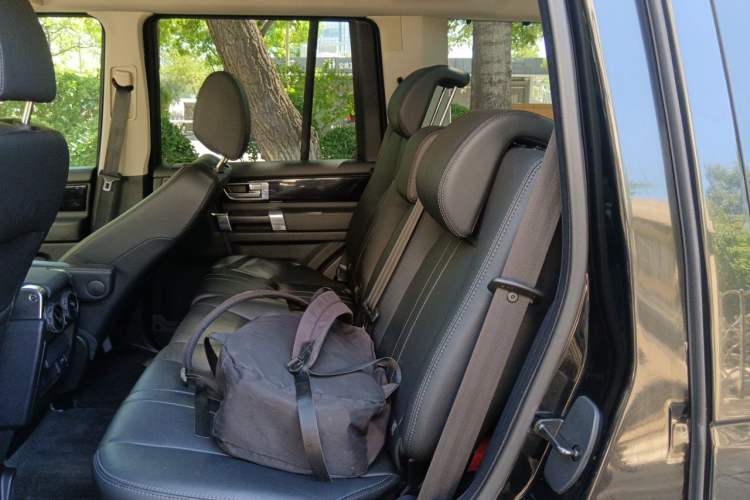 Used Land Rover Discovery 2013 5.0 V8 SE model Left Rear Seat