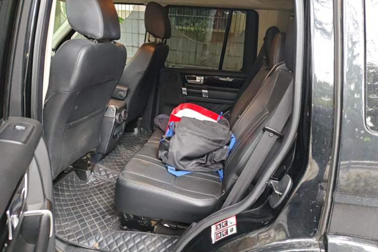 Used Land Rover Discovery 2013 3.0 SDV6 HSE Diesel Edition Left Rear Seat