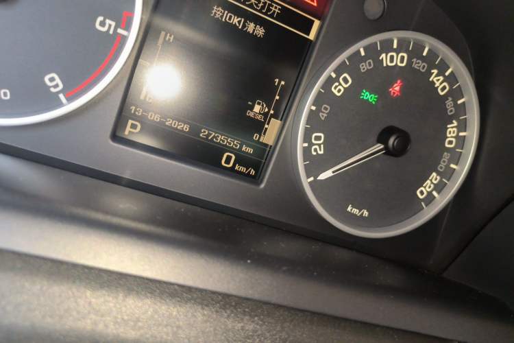 Used Land Rover Discovery 2013 3.0 SDV6 HSE Diesel Edition Odometer Close Up