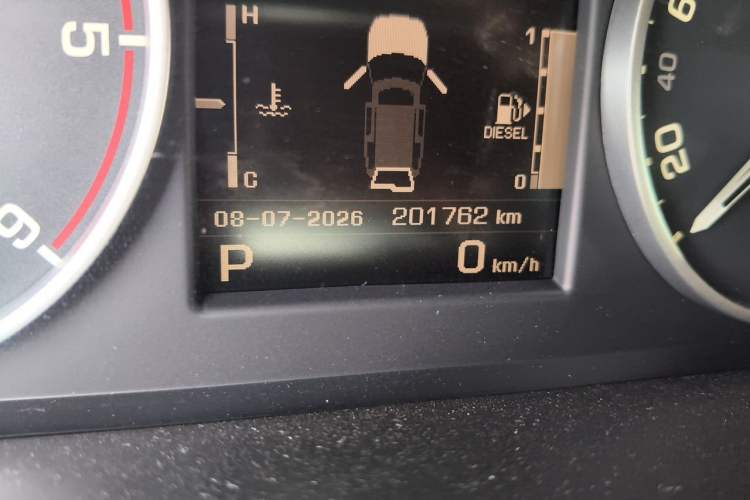 Used Land Rover Discovery  Odometer Close Up