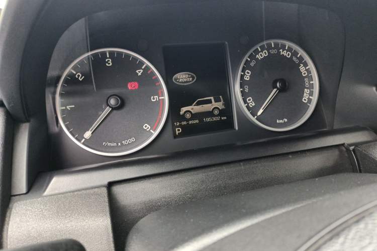 Used Land Rover Discovery 2013 3.0 SDV6 HSE Diesel Edition Odometer Close Up