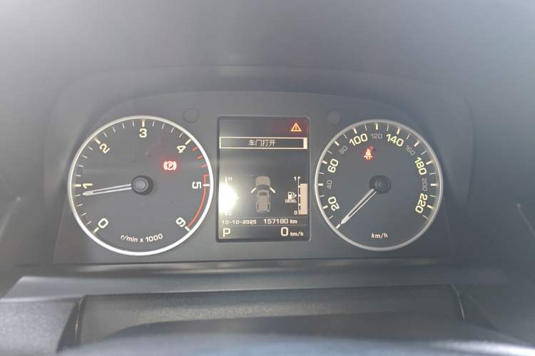 Used Land Rover Discovery 2013 3.0 SDV6 HSE Diesel Edition Odometer Close Up