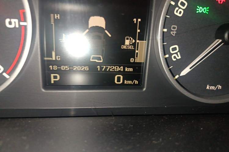 Used Land Rover Discovery 2013 3.0 SDV6 Prestige Black Limited Edition Odometer Close Up