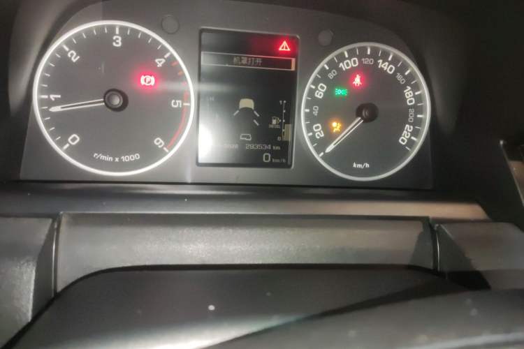 Used Land Rover Discovery 2013 3.0 SDV6 HSE Diesel Edition Odometer Close Up