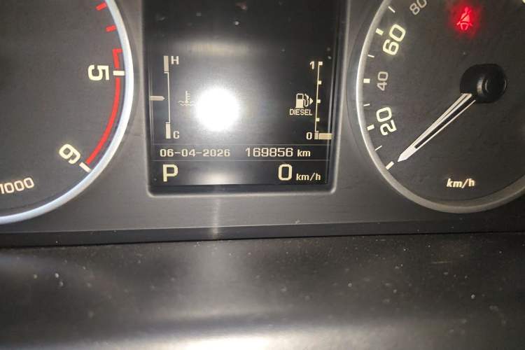 Used Land Rover Discovery 2013 3.0 SDV6 HSE Diesel Edition Odometer Close Up