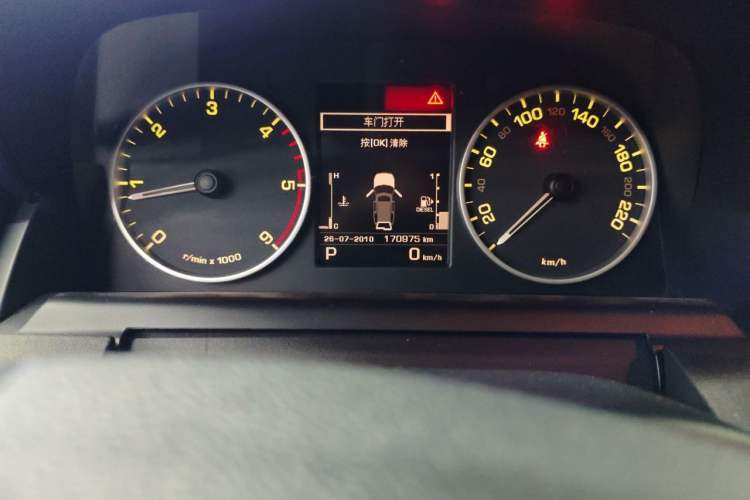 Used Land Rover Discovery 2013 3.0 SDV6 HSE Diesel Edition Odometer Close Up