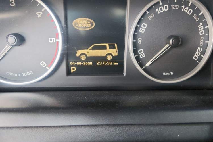 Used Land Rover Discovery 2013 3.0 SDV6 HSE Diesel Edition Odometer Close Up